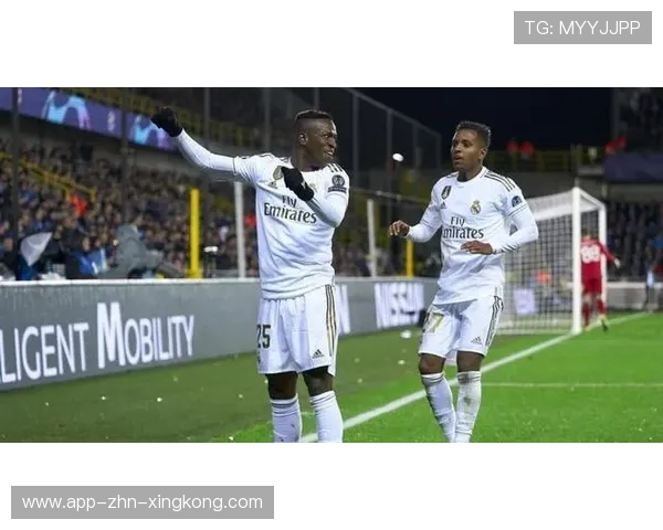 皇马中路大范围调度形成边路空档被维尼修斯利用 皇马中路大范围调度形成边路空档被维尼修斯利用