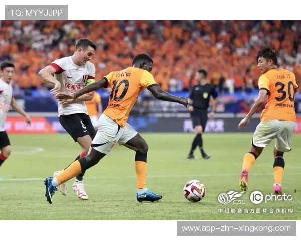 成都蓉城一次斜插直接挑战禁区深处 成都蓉城一次斜插直接挑战禁区深处